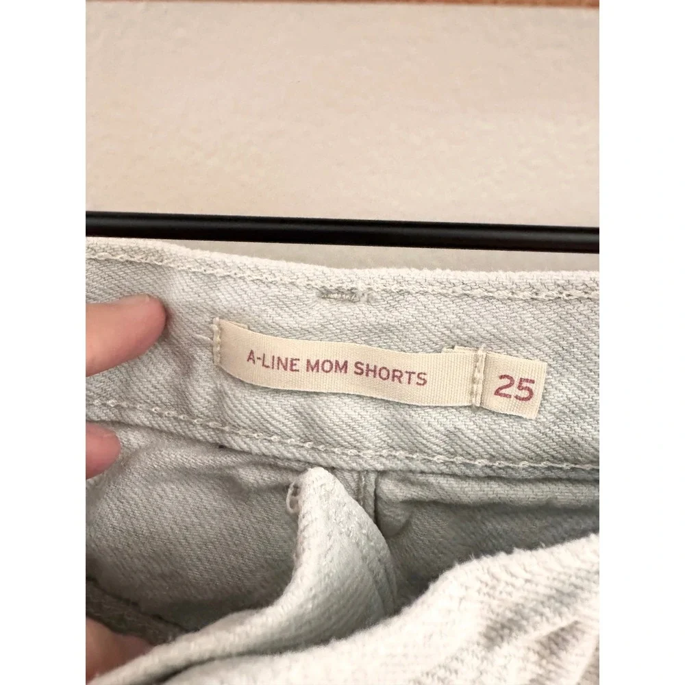 Levis A-Line Mom Shorts Womens 25 Light Wash Denim High Waisted Rolled Cuff